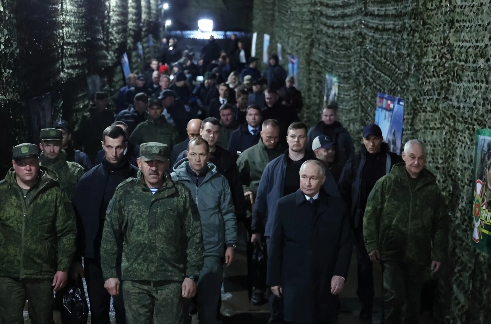 Dan nakon jezivog upozorenja NATO-u: Putin na Uralu okupio hiljade vojnika i pokazao oružje koje mijenja pravila igre